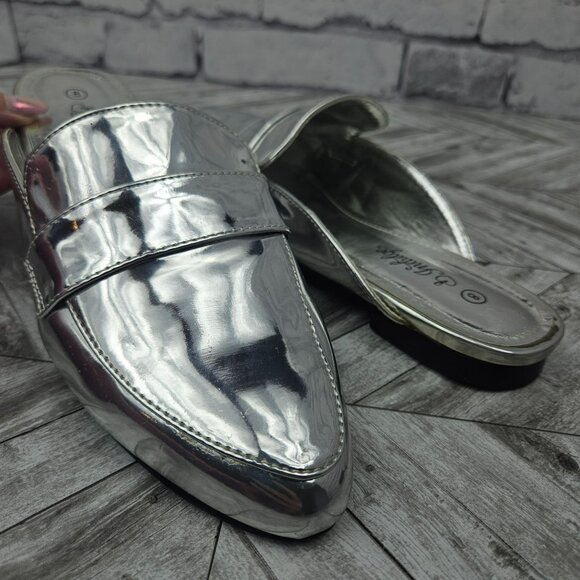 SILVER METALLIC SLIDES FLATS SHOES Womens 8 Almond Loafers Classic Disco Retro - Picture 1 of 12
